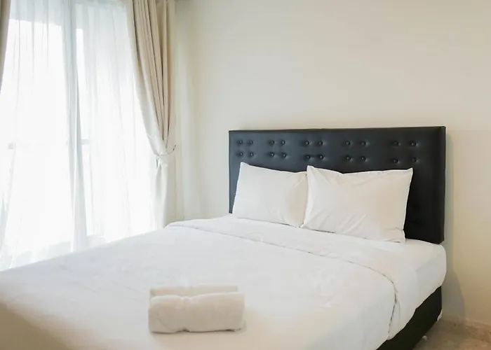 New Furnished Studio With Sea View At Gold Coast Apartment By Travelio